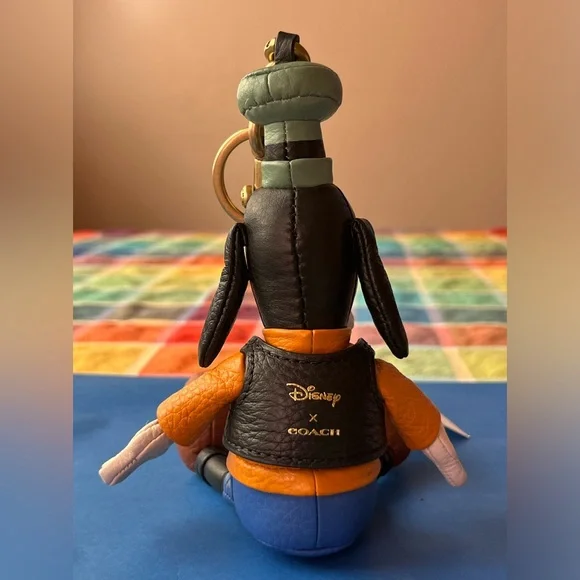 🐶 DISNEY X COACH GOOFY BAG CHARM-KEYCHAIN 🐶 NWT 🐶 - Picture 5 of 16